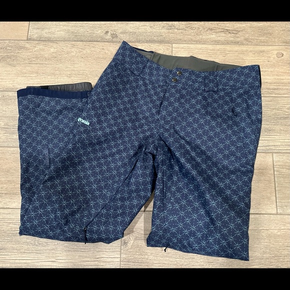 Womens like new Patagonia snowboard pants - Picture 1 of 6